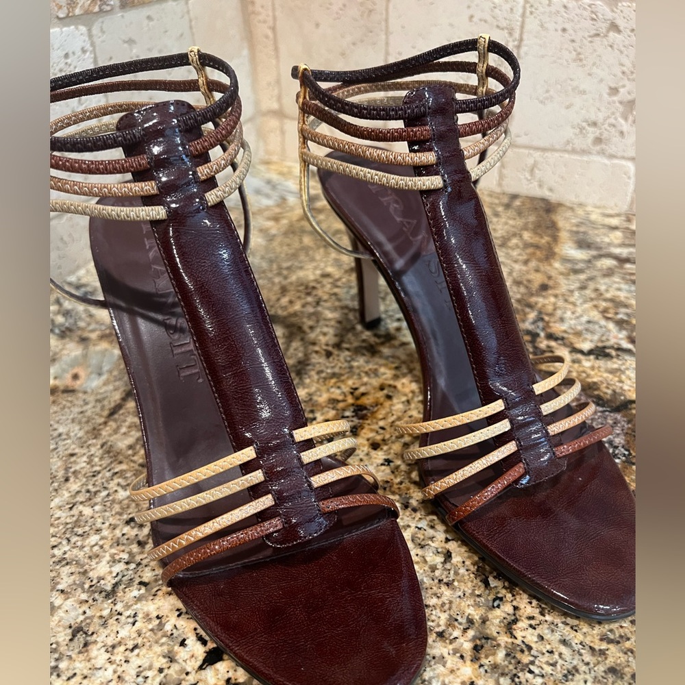 Never worn beautiful heeled sandal
